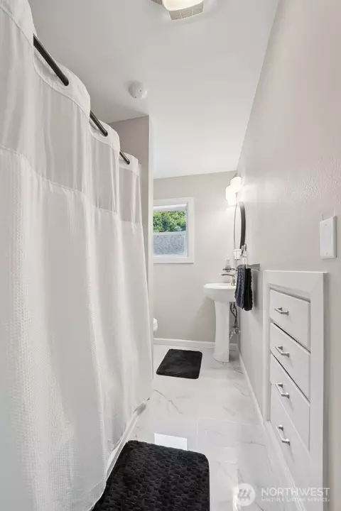 Bath - 2921 Fredricksen St, Enumclaw, WA 98022 photo 2 of 2