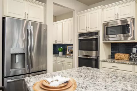 Kitchen - 4111 174th St SE, Bothell, WA 98012 photo 5 of 5