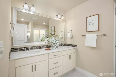 Bath - 4111 174th St SE, Bothell, WA 98012 photo 2 of 4