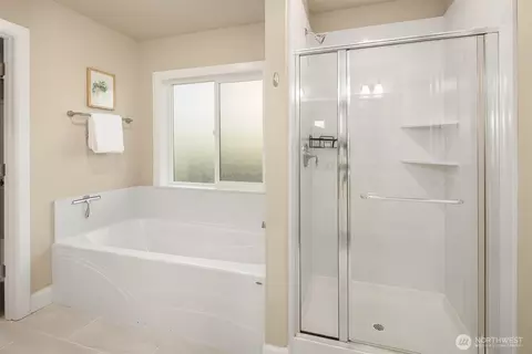 Bath - 4111 174th St SE, Bothell, WA 98012 photo 3 of 4