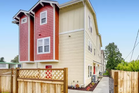 3403 S 144th Ln, Tukwila, WA 98168