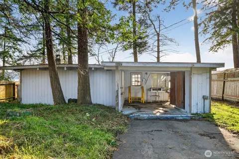 1284 Dines Point Rd, Greenbank, WA 98253