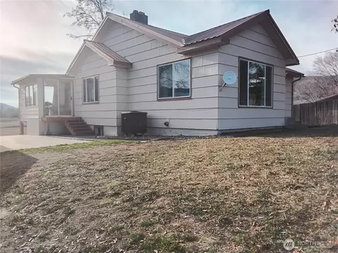 30 River Loop Rd, Tonasket, WA 98855