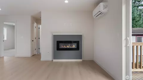 Living - 429 Legion Dr #C, Everett, WA 98201 photo 4 of 6