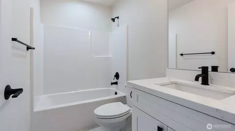 Bath - 429 Legion Dr #C, Everett, WA 98201 photo 3 of 3