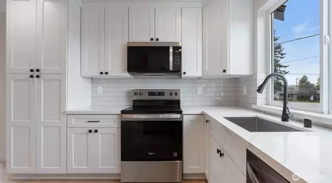 Kitchen - 429 Legion Dr #C, Everett, WA 98201 photo 3 of 4