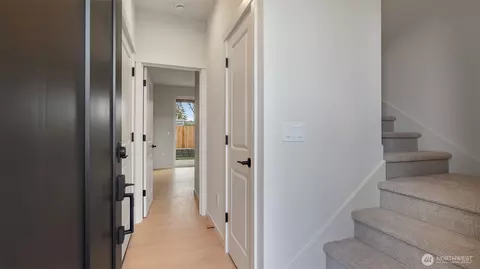 Entry Way - 429 Legion Dr #C, Everett, WA 98201 photo 1 of 1