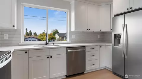 Kitchen - 429 Legion Dr #C, Everett, WA 98201 photo 4 of 4