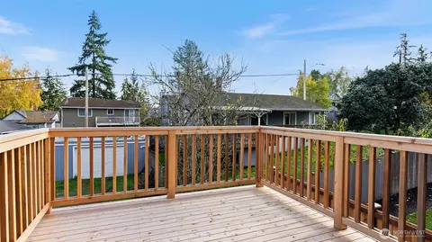 Exterior - 429 Legion Dr #C, Everett, WA 98201 photo 2 of 2