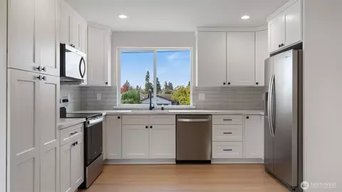Kitchen - 429 Legion Dr #C, Everett, WA 98201 photo 2 of 4