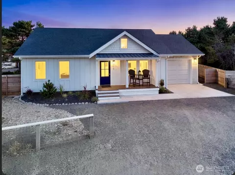 716 Reporter Ct, Ocean Shores, WA 98569