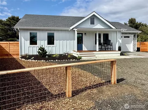 716 Reporter Ct, Ocean Shores, WA 98569
