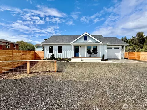 716 Reporter Ct, Ocean Shores, WA 98569