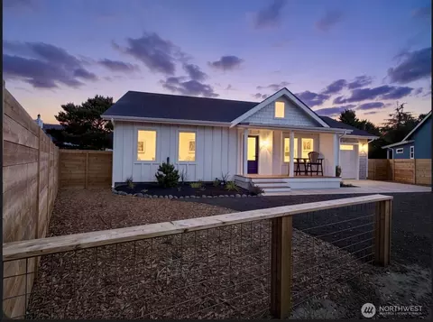 716 Reporter Ct, Ocean Shores, WA 98569