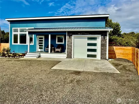 718 Reporter Ct, Ocean Shores, WA 98569