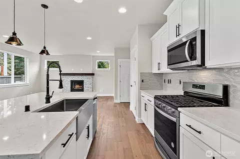 Kitchen - 18510 Meridian Ave SE #CR 02, Bothell, WA 98012 photo 4 of 5