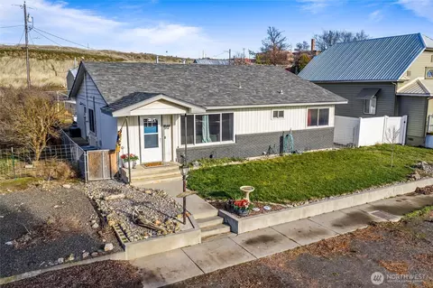 312 W 3rd St, Lind, WA 99341