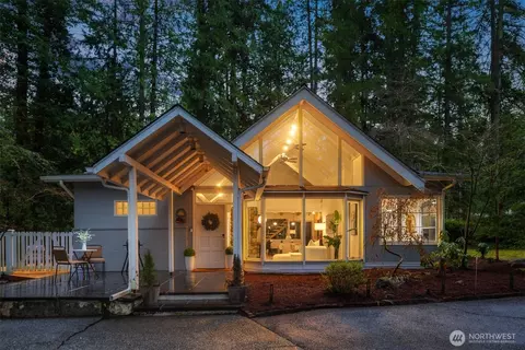 17050 37th Ave NE, Lake Forest Park, WA 98155