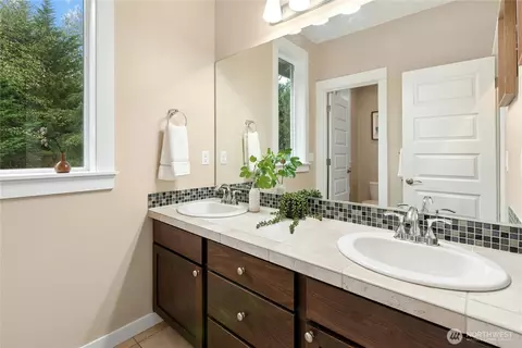 Bath - 14713 98th Ave NE, Bothell, WA 98011 photo 5 of 6