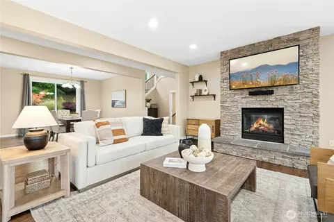 Living - 14713 98th Ave NE, Bothell, WA 98011 photo 2 of 3