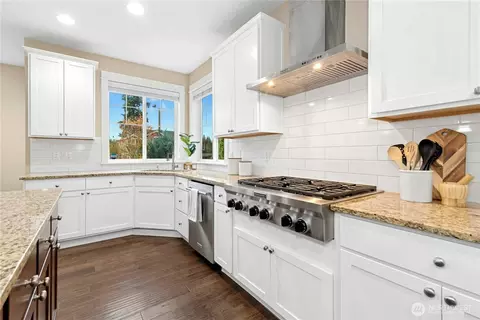 Kitchen - 14713 98th Ave NE, Bothell, WA 98011 photo 3 of 4