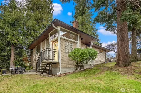 8450 24th Ave SW, Seattle, WA 98106