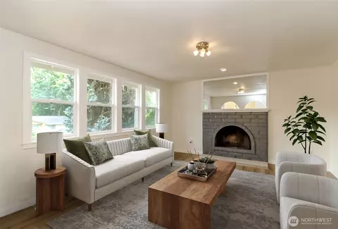 Living - 20015 108th Ave NE, Bothell, WA 98011 photo 2 of 8