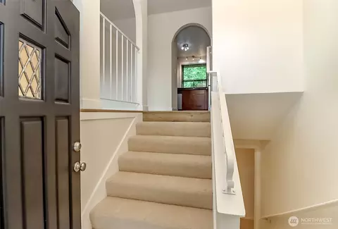 Entry Way - 20015 108th Ave NE, Bothell, WA 98011 photo 2 of 3