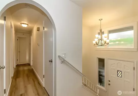 Entry Way - 20015 108th Ave NE, Bothell, WA 98011 photo 3 of 3