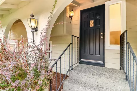 Entry Way - 20015 108th Ave NE, Bothell, WA 98011 photo 1 of 3