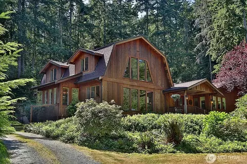 855 Classic Rd, Greenbank, WA 98253