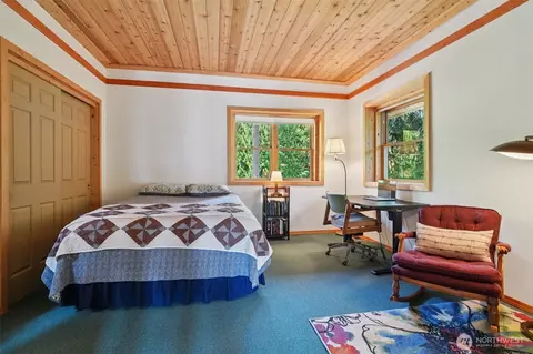 Bedroom - 37436 239th Ave SE, Enumclaw, WA 98022 photo 1 of 5