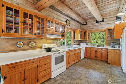 Kitchen - 37436 239th Ave SE, Enumclaw, WA 98022 photo 1 of 1
