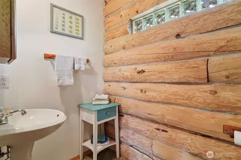 Bath - 37436 239th Ave SE, Enumclaw, WA 98022 photo 1 of 3