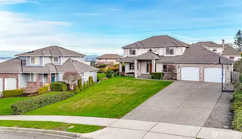 2201 Hillside Dr NE, Tacoma, WA 98422