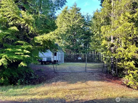 58 Rainbow Ln, Pacific Beach, WA 98571