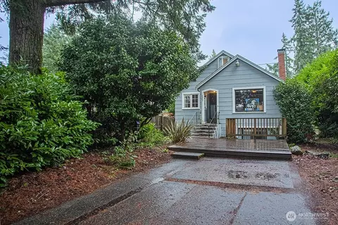 2020 Marine Dr, Bremerton, WA 98312