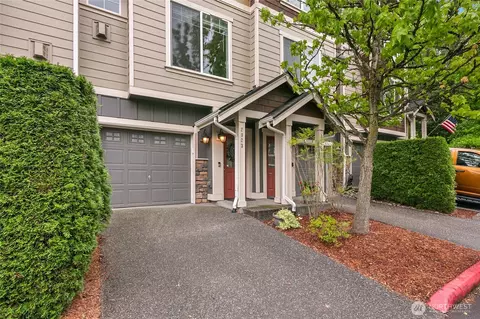 Exterior - 2923 Belmonte Ln, Everett, WA 98201 photo 2 of 5