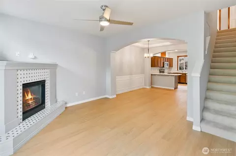 Living - 2923 Belmonte Ln, Everett, WA 98201 photo 4 of 5