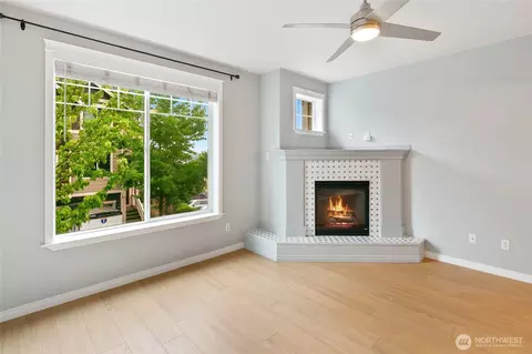 Living - 2923 Belmonte Ln, Everett, WA 98201 photo 2 of 5