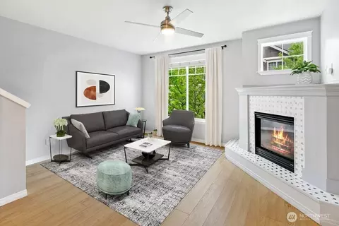 Living - 2923 Belmonte Ln, Everett, WA 98201 photo 1 of 5