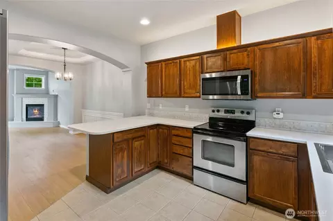 Kitchen - 2923 Belmonte Ln, Everett, WA 98201 photo 4 of 5