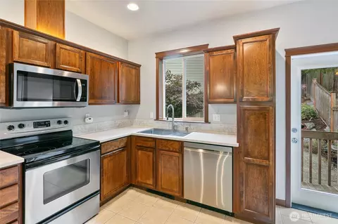 Kitchen - 2923 Belmonte Ln, Everett, WA 98201 photo 5 of 5