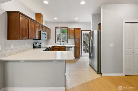 Kitchen - 2923 Belmonte Ln, Everett, WA 98201 photo 3 of 5