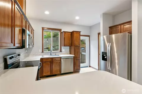 Kitchen - 2923 Belmonte Ln, Everett, WA 98201 photo 2 of 5