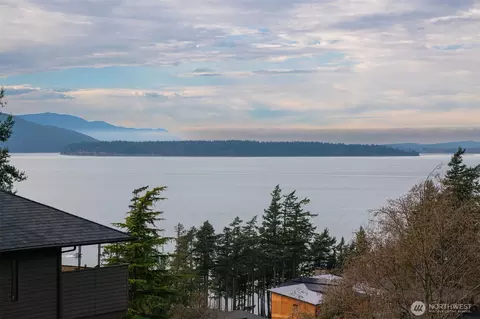 414 S Clarkwood Dr, Bellingham, WA 98225