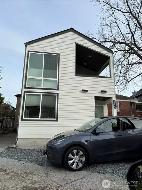 2655 9th Ave W, Seattle, WA 98119