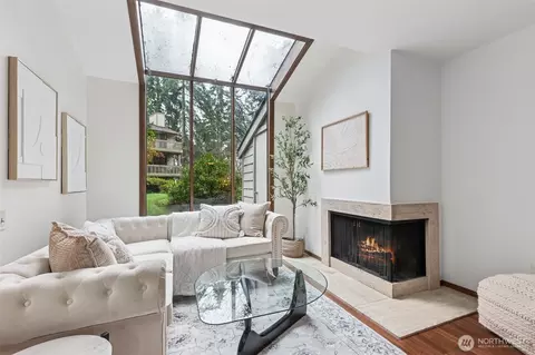 13730 15th Ave NE #E102, Seattle, WA 98125