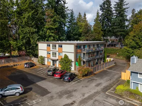 7505 212th St SW #C301, Edmonds, WA 98026