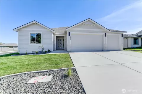 523 N Lessor Loop, Moses Lake, WA 98837